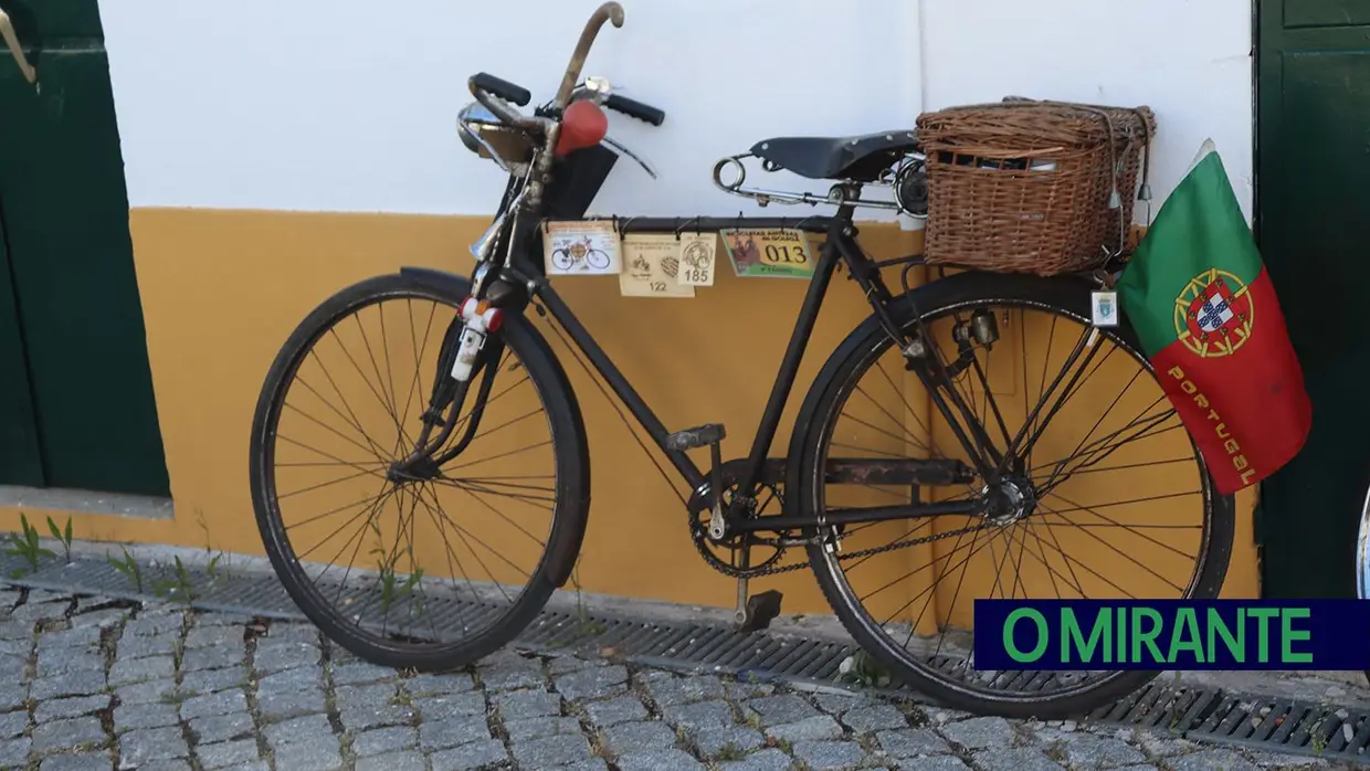 Passeio de Bicicletas Antigas na Moita do Norte com mais de 70 participantes