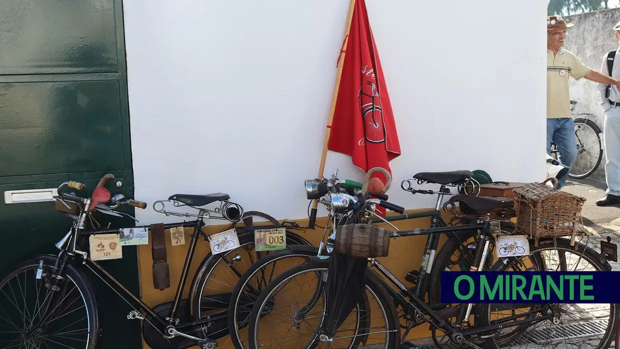 Passeio de Bicicletas Antigas na Moita do Norte com mais de 70 participantes