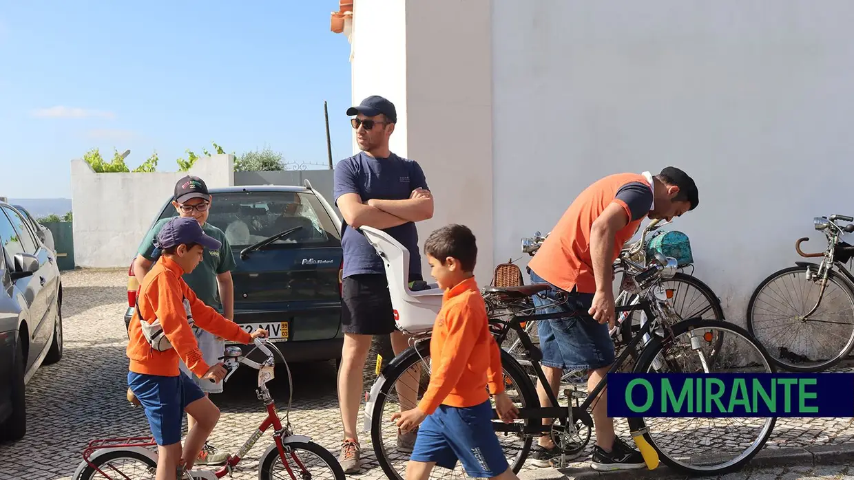Passeio de Bicicletas Antigas na Moita do Norte com mais de 70 participantes
