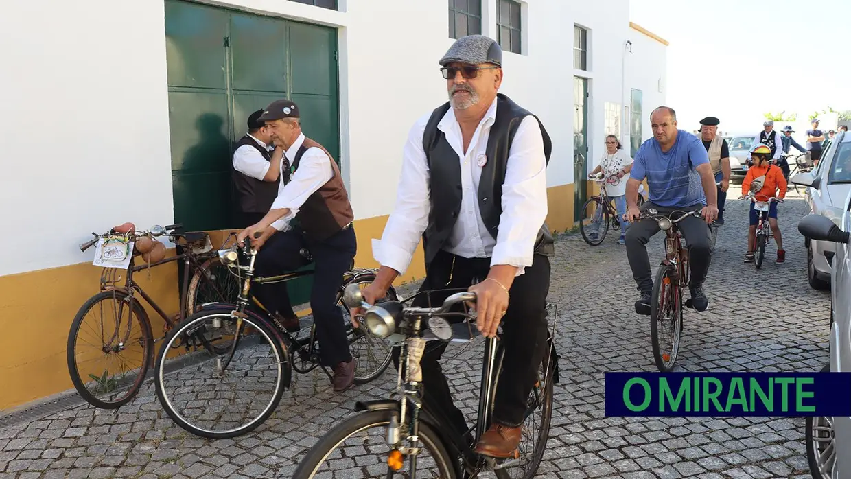 Passeio de Bicicletas Antigas na Moita do Norte com mais de 70 participantes