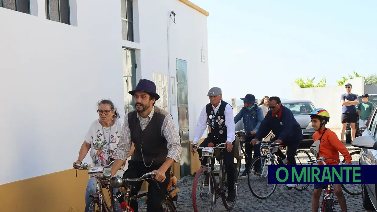 Passeio de Bicicletas Antigas na Moita do Norte com mais de 70 participantes