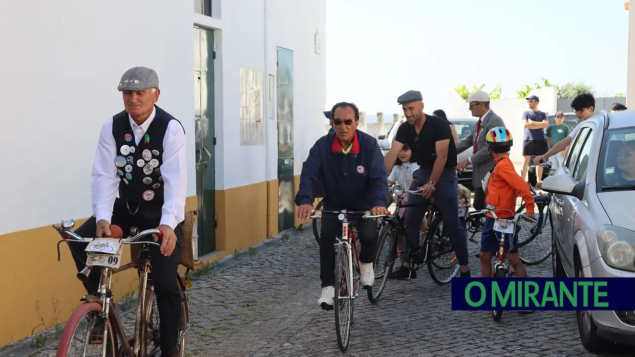 Passeio de Bicicletas Antigas na Moita do Norte com mais de 70 participantes