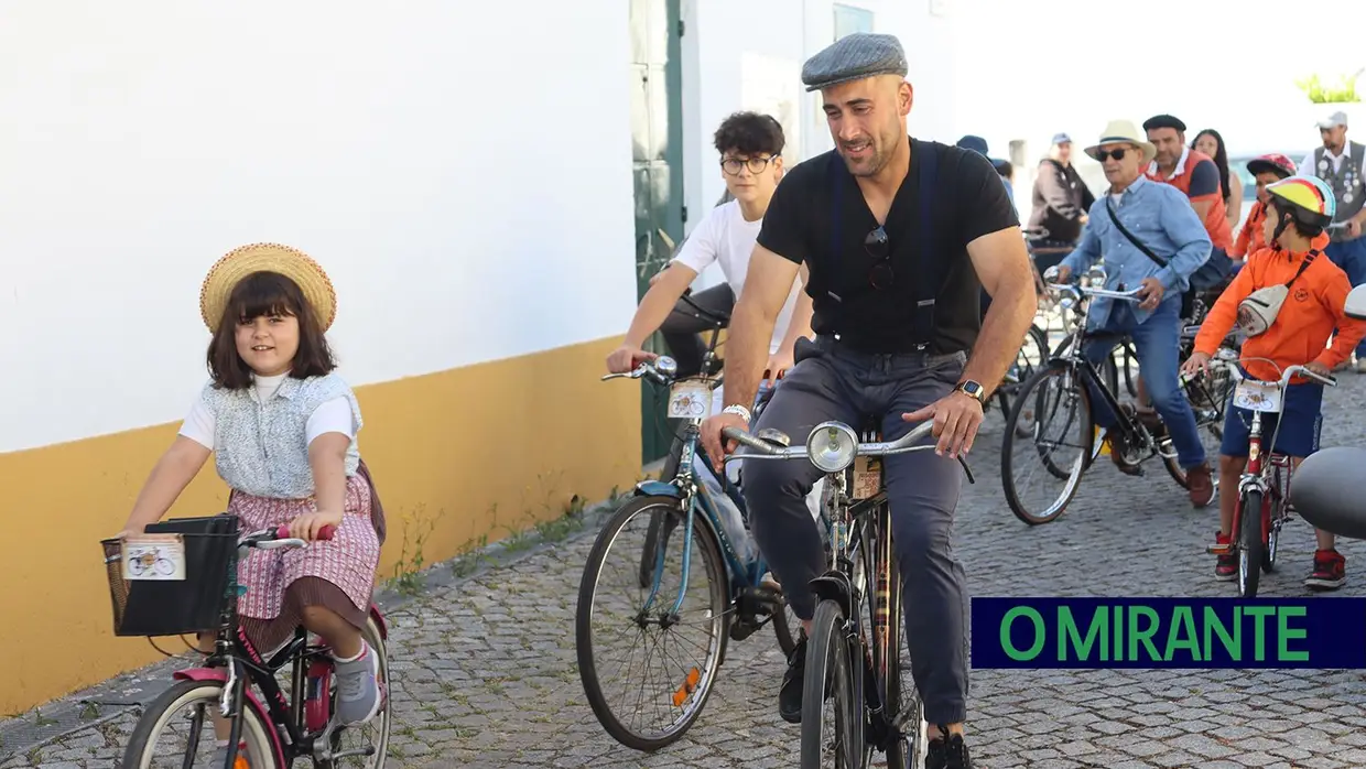 Passeio de Bicicletas Antigas na Moita do Norte com mais de 70 participantes