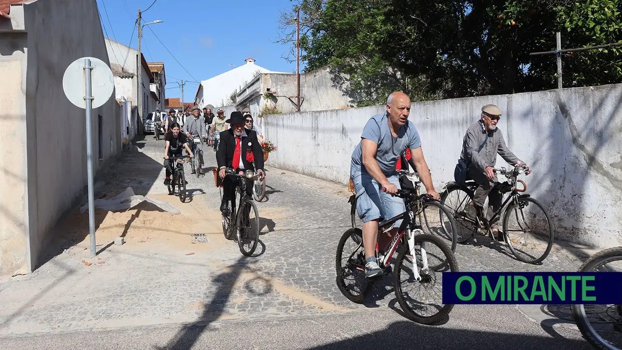 Passeio de Bicicletas Antigas na Moita do Norte com mais de 70 participantes