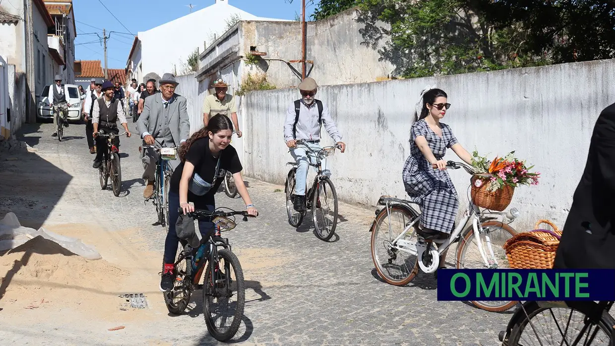 Passeio de Bicicletas Antigas na Moita do Norte com mais de 70 participantes