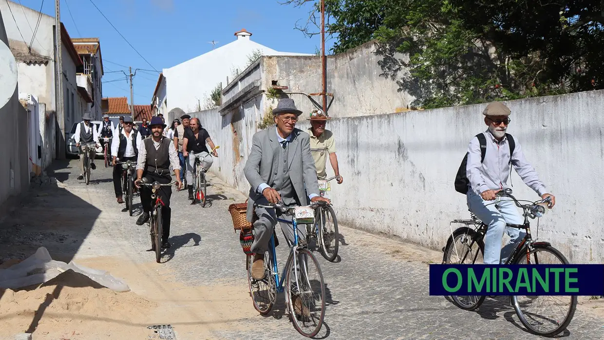 Passeio de Bicicletas Antigas na Moita do Norte com mais de 70 participantes