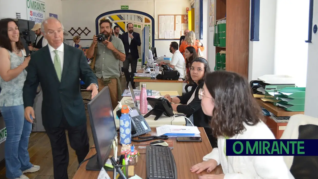Marques Mendes visita Santarém e conhece redacção de O MIRANTE
