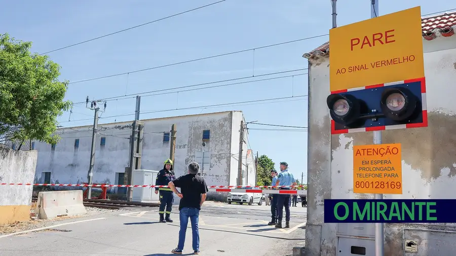Acidente mortal em Vale de Figueira reforça necessidade de eliminação de passagens de nível Acidente mortal em Vale de Figueira reforça necessidade de eliminação de passagens de nível