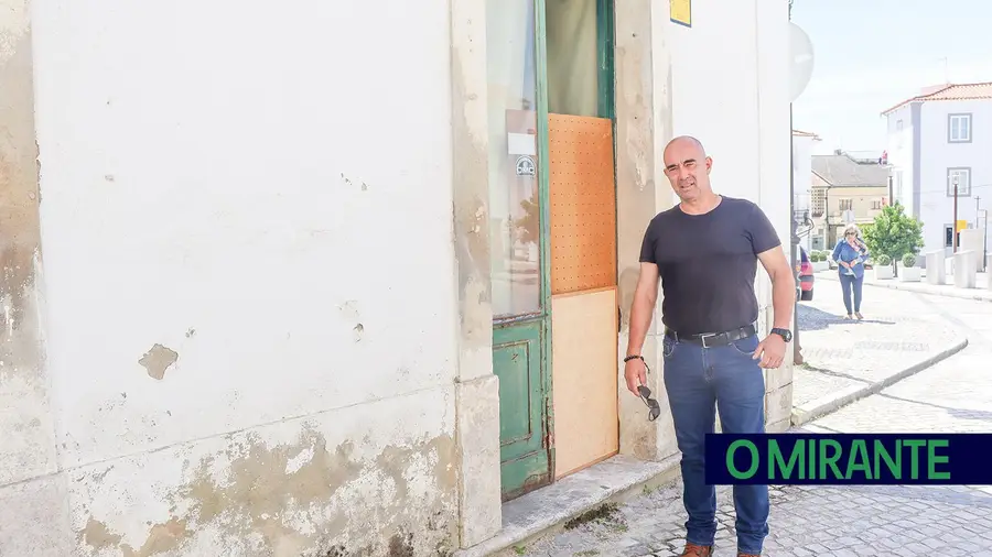 João Paulo Ramos, emigrante há 20 anos, sente-se perseguido e injustiçado pela Câmara de Alcanena João Paulo Ramos, emigrante há 20 anos, sente-se perseguido e injustiçado pela Câmara de Alcanena