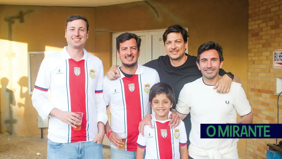 Adeptos do Alverca em festa com o regresso do clube à Primeira Liga Adeptos do Alverca em festa com o regresso do clube à Primeira Liga