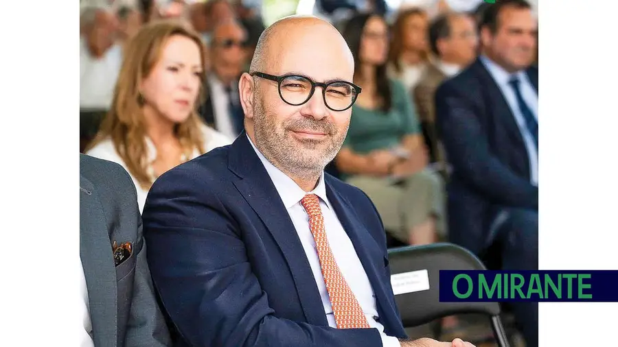 Ministro esteve em Alcanena e admitiu atrasos na habitação Ministro esteve em Alcanena e admitiu atrasos na habitação