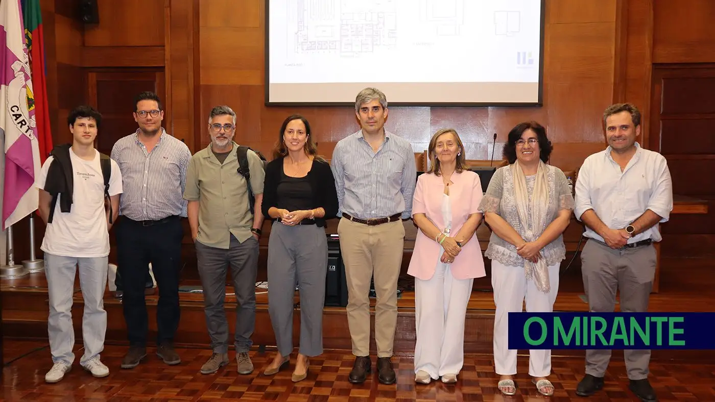 Cartaxo apresenta projecto para reabertura das piscinas cobertas