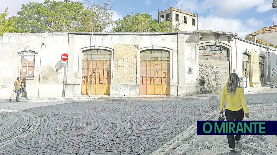 Projecto para residência de estudantes no antigo quartel dos Voluntários de Santarém Projecto para residência de estudantes no antigo quartel dos Voluntários de Santarém