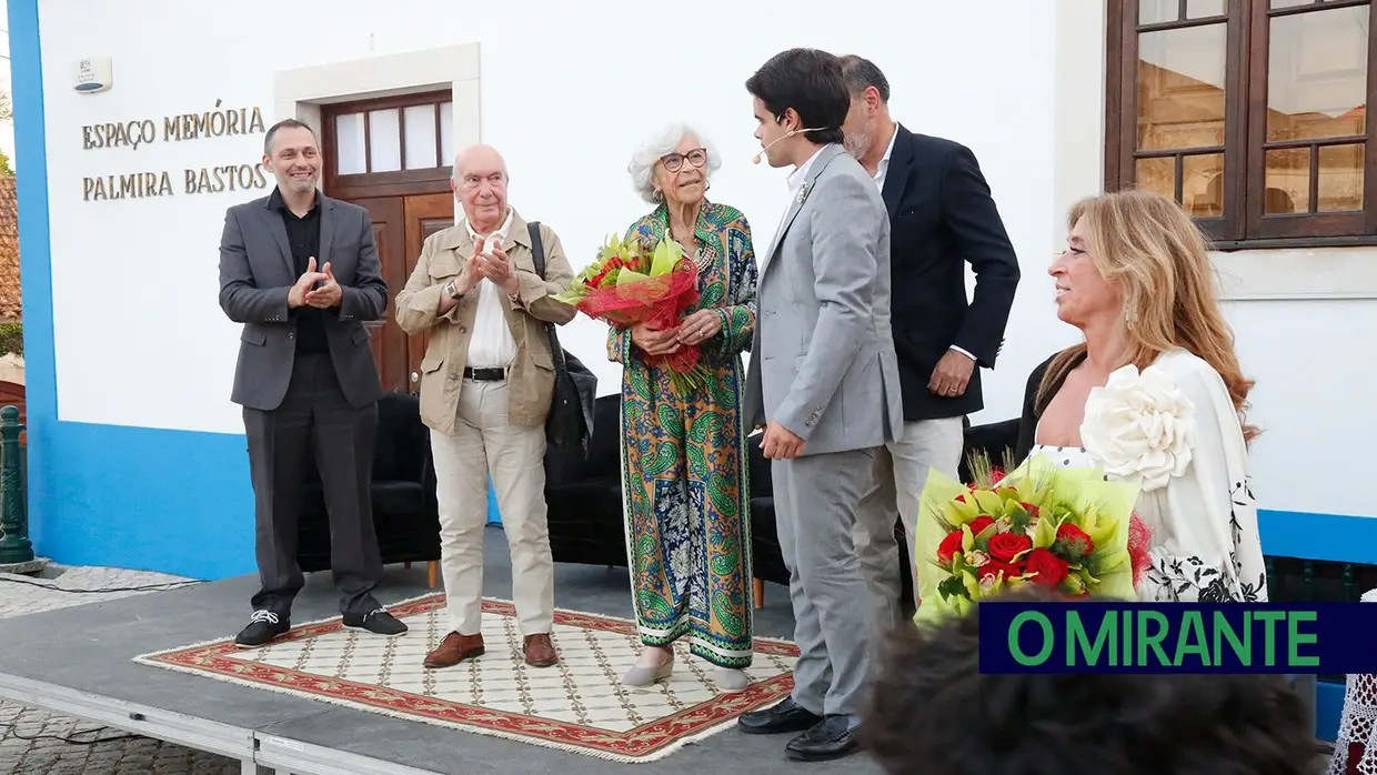 Homenagem a Palmira Bastos junta população e família em Aldeia Gavinha