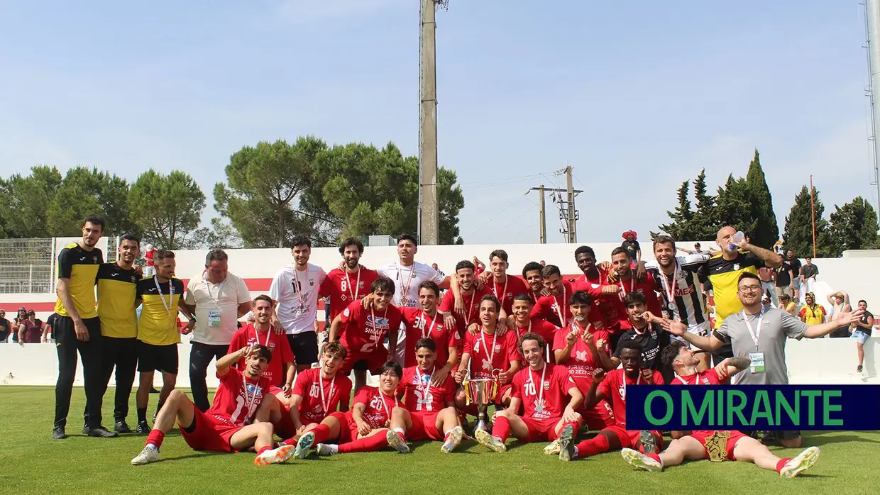 Ferreira do Zêzere conquista Taça do Ribatejo e faz a dobradinha no futebol distrital
