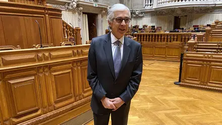 Aguiar-Branco anuncia Parlamento aberto ao público aos sábados