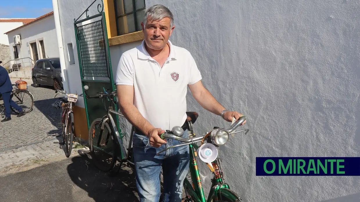 Encanto pelas bicicletas antigas une gerações e comunidade local na Moita do Norte