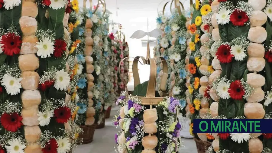 Festa em Honra do Divino Espírito Santo regressa a Carregueiros Festa em Honra do Divino Espírito Santo regressa a Carregueiros