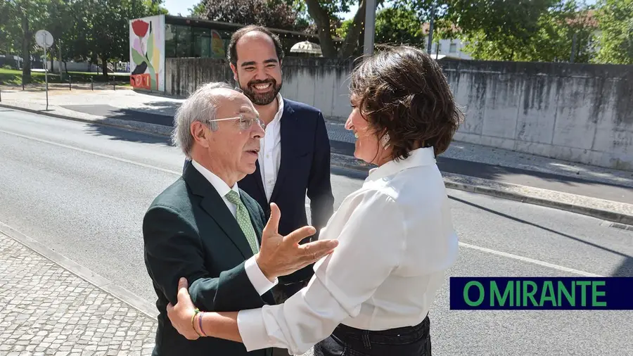 Marques Mendes conta na redacção de O MIRANTE a sua ligação à imprensa regional