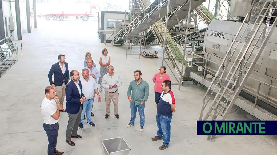 Presidente da Câmara de Santarém visitou novas instalações da empresa Agri-Mendes Presidente da Câmara de Santarém visitou novas instalações da empresa Agri-Mendes
