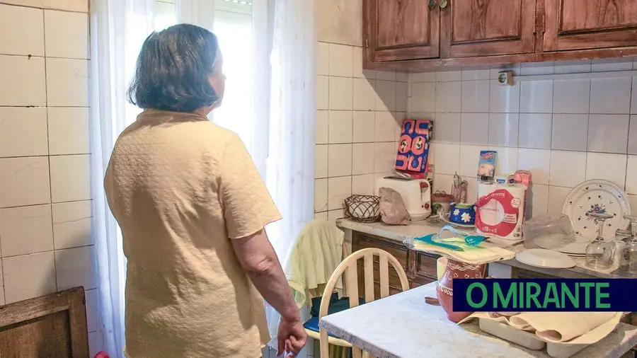 Mãe e filho vão ser despejados e não têm para onde ir Mãe e filho vão ser despejados e não têm para onde ir