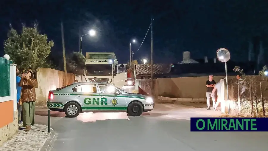Moradores dos Casais Novos acusam GNR de inércia perante a passagem ilegal de camiões Moradores dos Casais Novos acusam GNR de inércia perante a passagem ilegal de camiões
