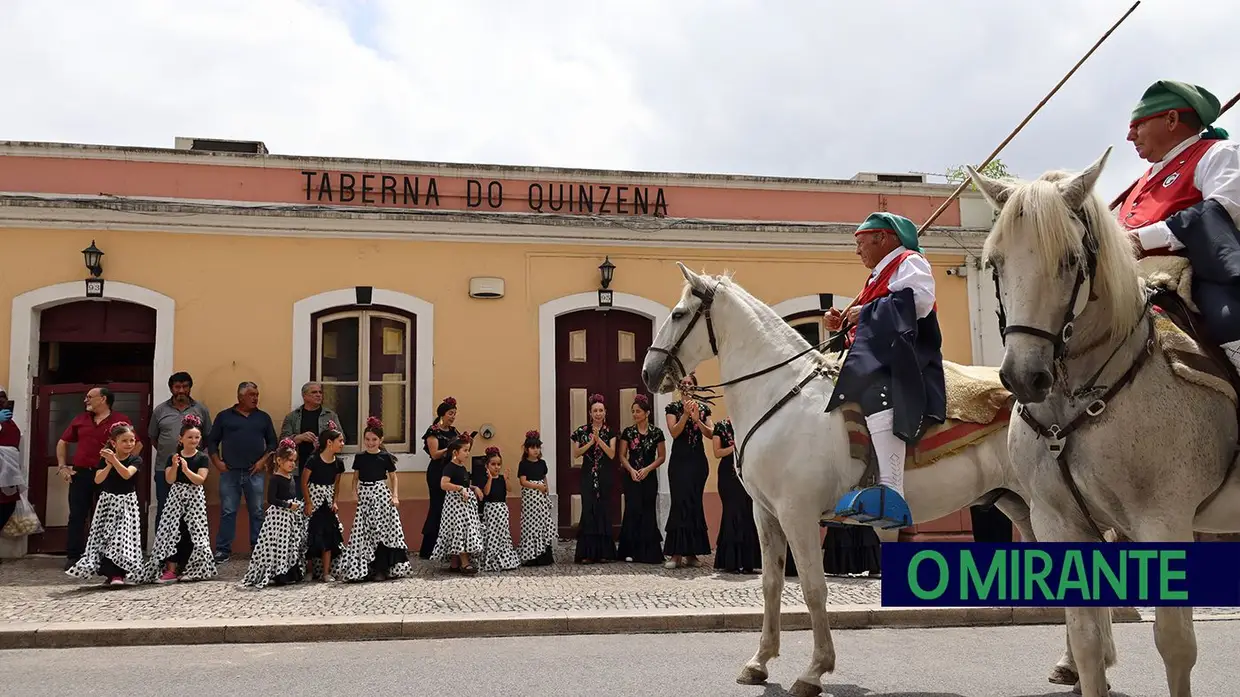 Desfile de campinos em Santarém no dia de abertura da Feira do Ribatejo