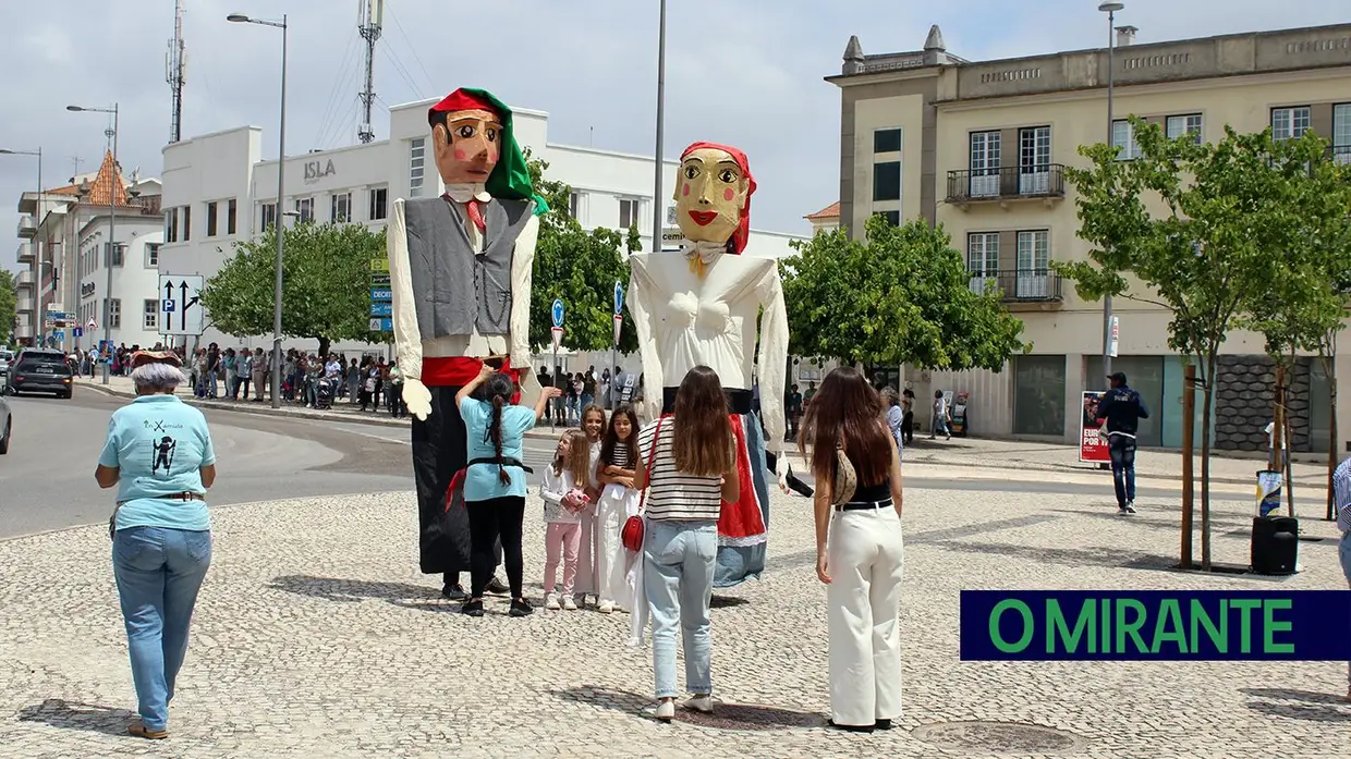 Desfile de campinos em Santarém no dia de abertura da Feira do Ribatejo