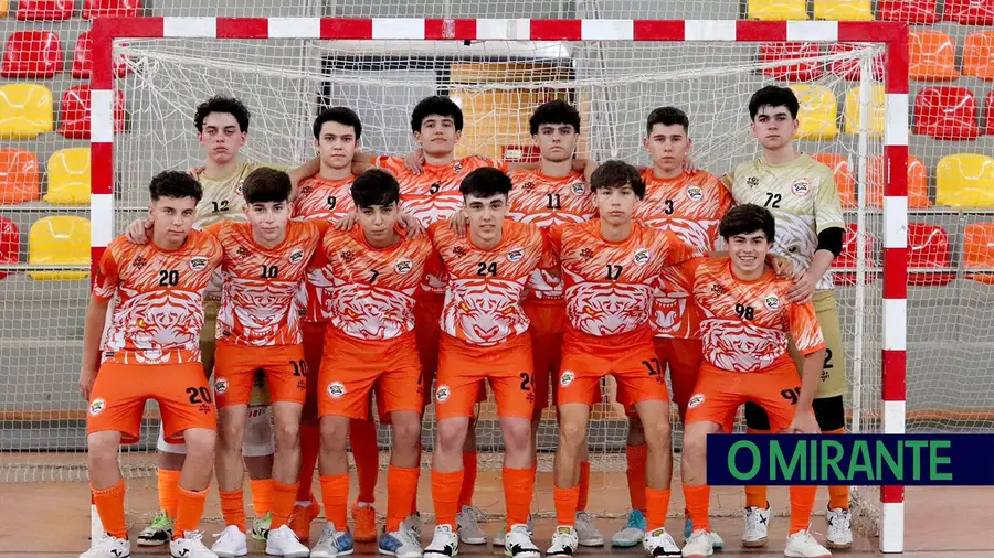 Juvenis da Laranja Mecânica vencem Taça de Encerramento Juvenis da Laranja Mecânica vencem Taça de Encerramento