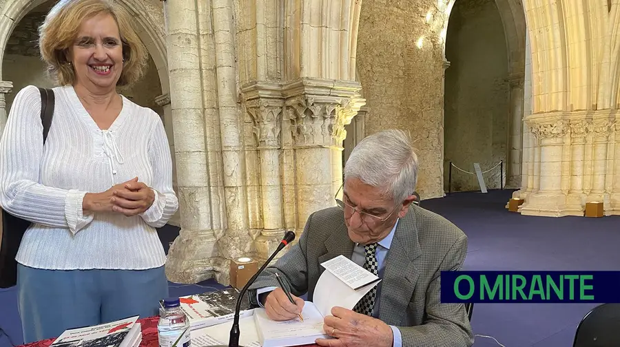 Livro de Correia Bernardo sobre o 25 de Abril reeditado em Santarém Livro de Correia Bernardo sobre o 25 de Abril reeditado em Santarém