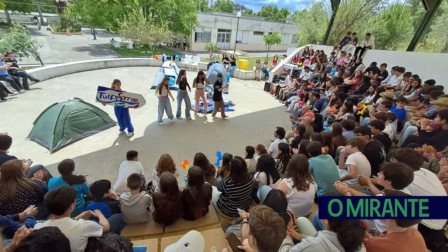 Feira das Profissões no Agrupamento de Escolas Alexandre Herculano Feira das Profissões no Agrupamento de Escolas Alexandre Herculano