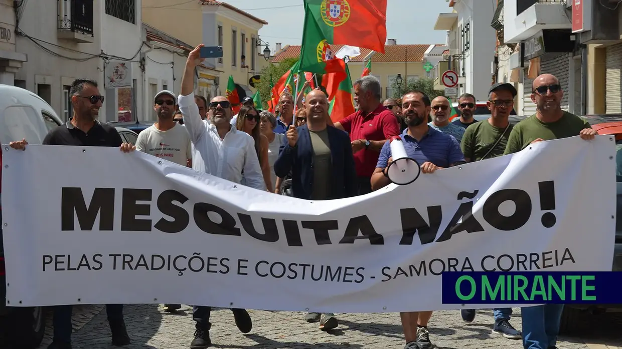 Manifestação em Samora Correia contra eventual mesquita junta duas centenas de pessoas