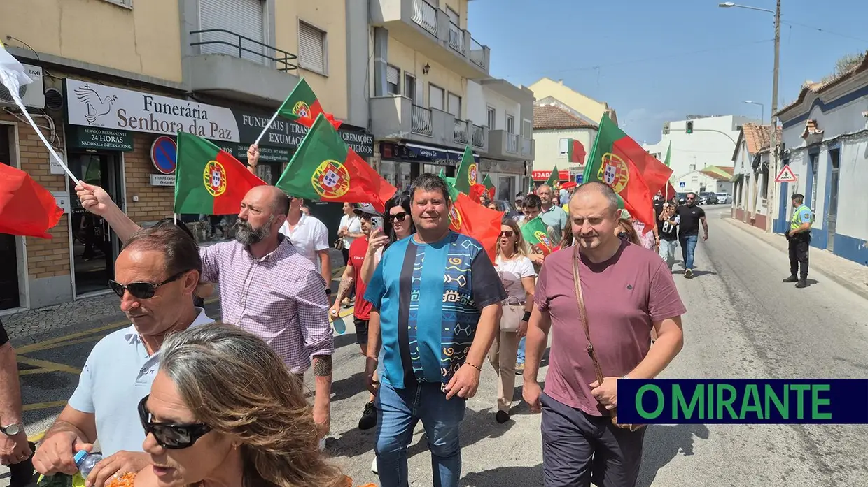 Manifestação em Samora Correia contra eventual mesquita junta duas centenas de pessoas