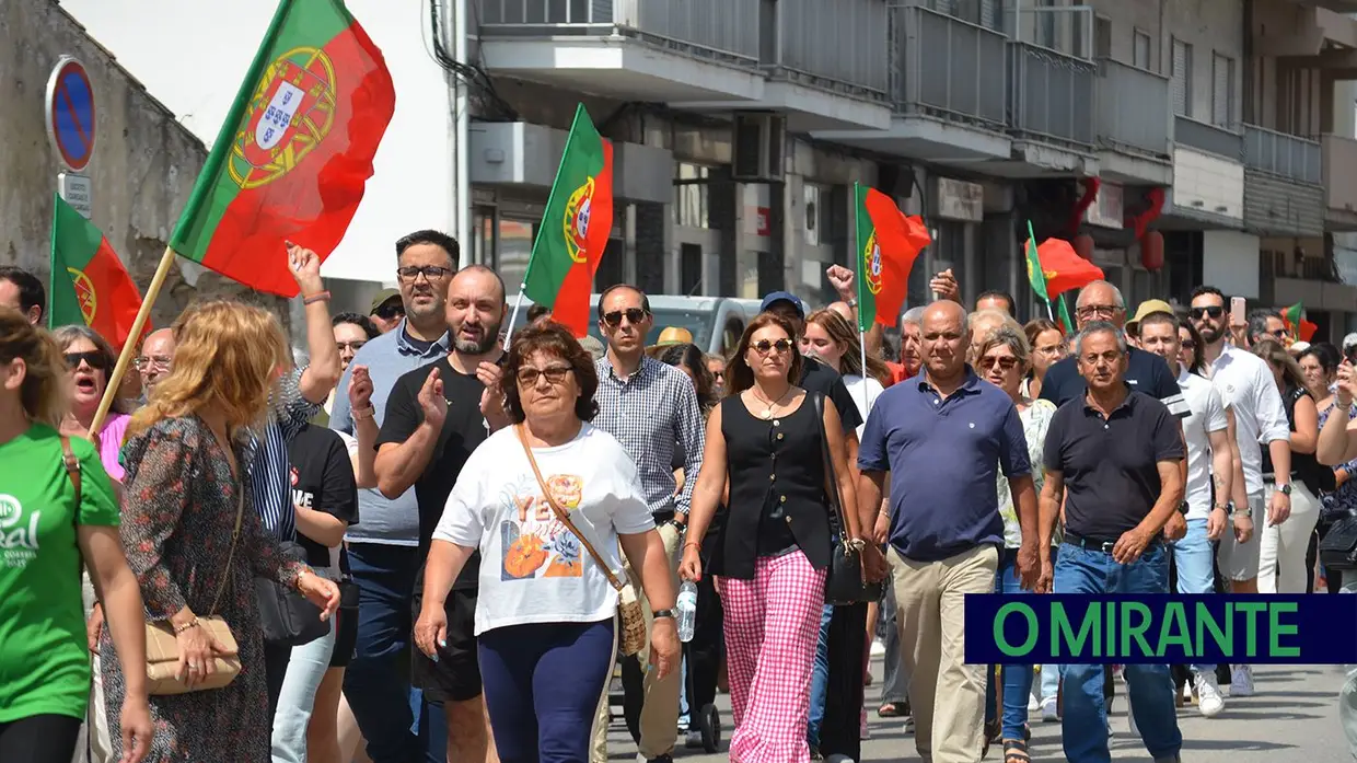 Manifestação em Samora Correia contra eventual mesquita junta duas centenas de pessoas