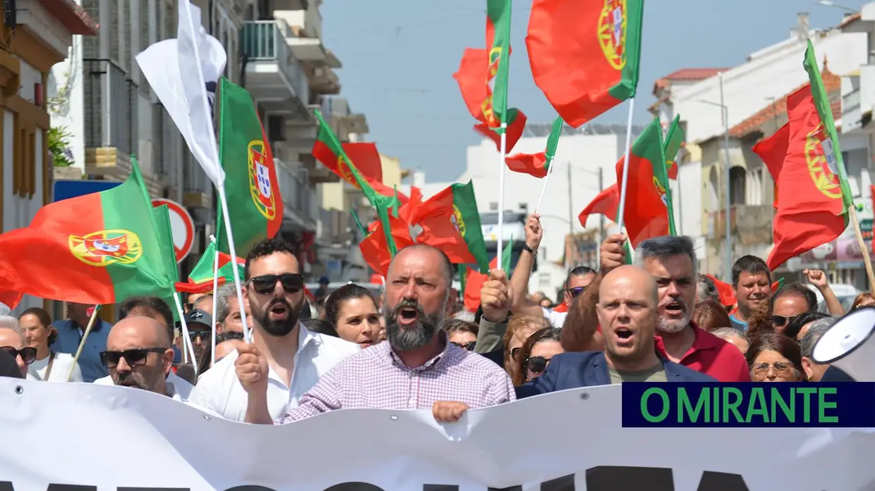 Manifestação em Samora Correia contra eventual mesquita junta duas centenas de pessoas