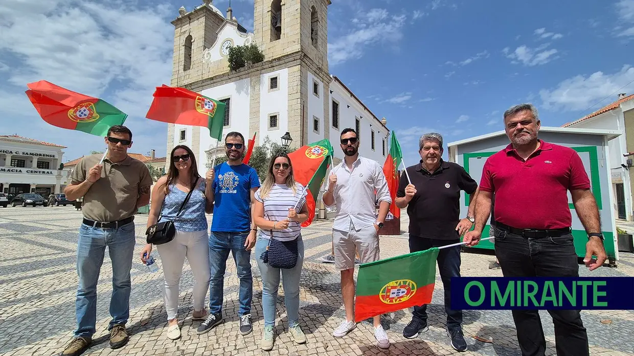 Manifestação em Samora Correia contra eventual mesquita junta duas centenas de pessoas