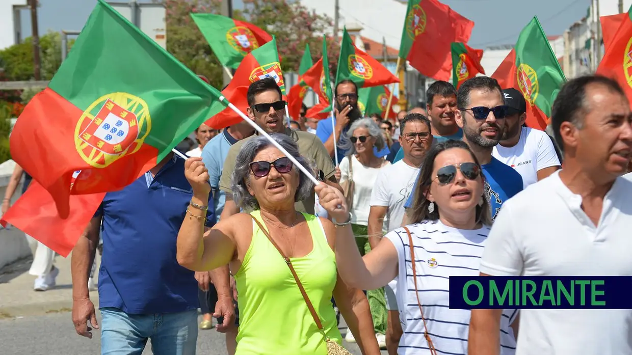 Manifestação em Samora Correia contra eventual mesquita junta duas centenas de pessoas