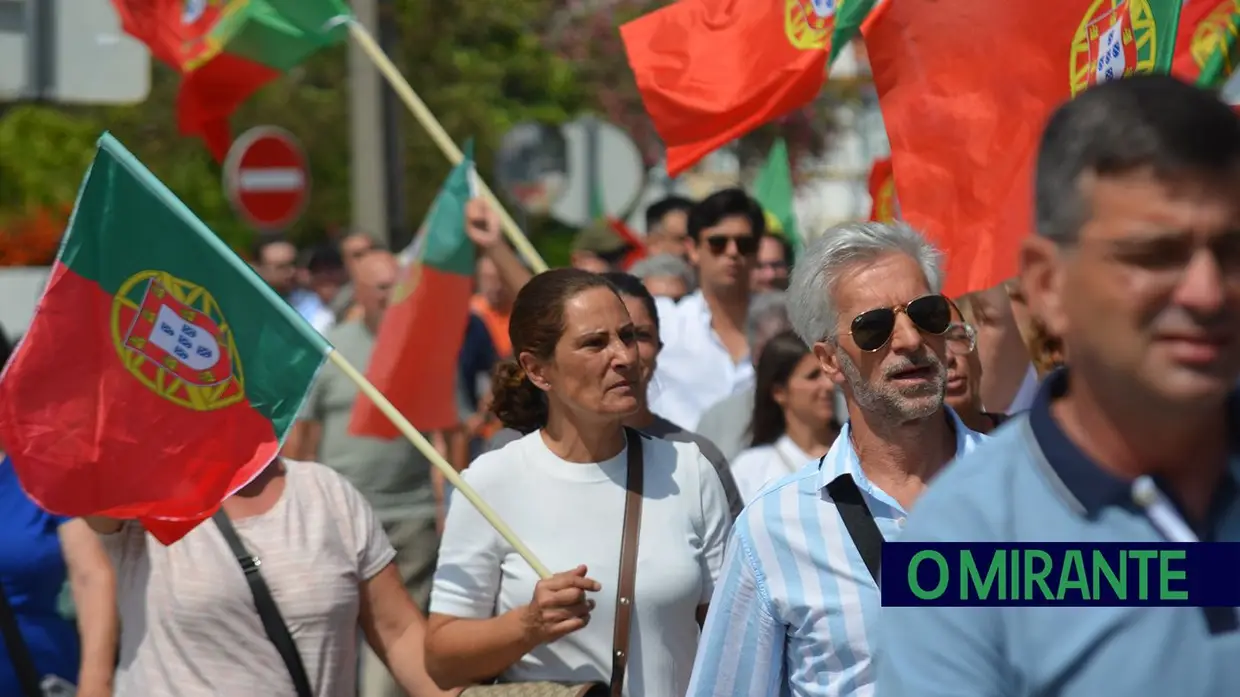 Manifestação em Samora Correia contra eventual mesquita junta duas centenas de pessoas