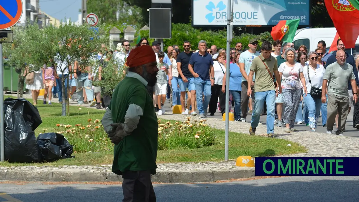 Manifestação em Samora Correia contra eventual mesquita junta duas centenas de pessoas