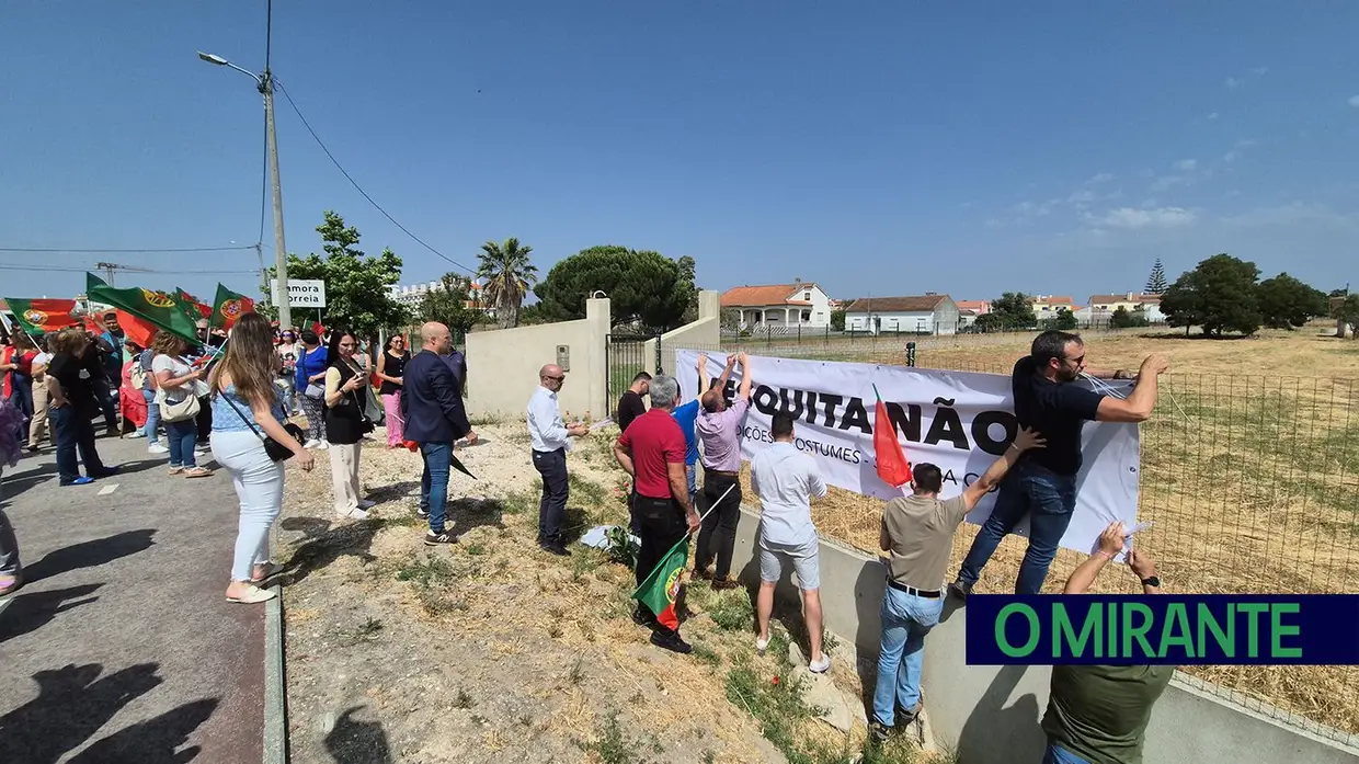 Manifestação em Samora Correia contra eventual mesquita junta duas centenas de pessoas