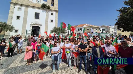 Manifestação em Samora Correia contra eventual mesquita junta duas centenas de pessoas