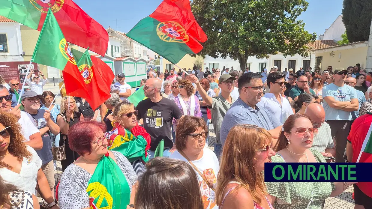 Manifestação em Samora Correia contra eventual mesquita junta duas centenas de pessoas