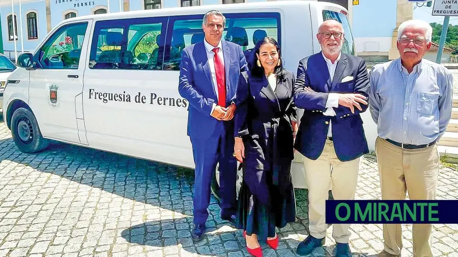 Caixa Agrícola de Pernes e Alcanhões apoia aquisição de carrinha para Junta de Pernes Caixa Agrícola de Pernes e Alcanhões apoia aquisição de carrinha para Junta de Pernes