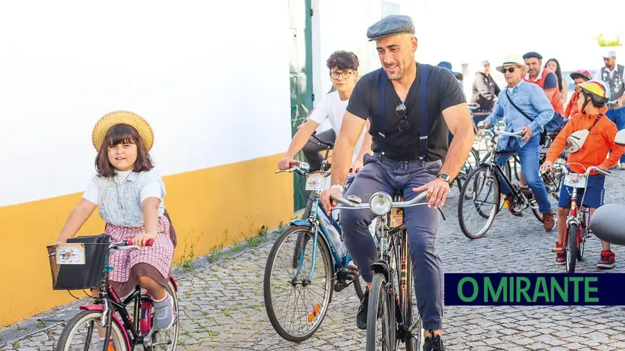 Paixão por bicicletas antigas une comunidade e gerações na Moita do Norte Paixão por bicicletas antigas une comunidade e gerações na Moita do Norte