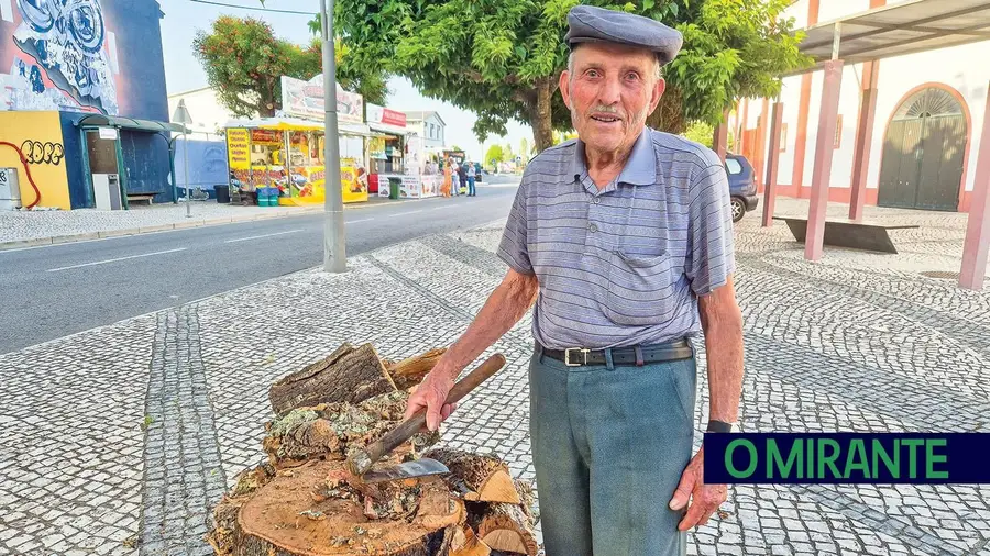 A arte de tirar cortiça contada por duas gerações de Santana do Mato