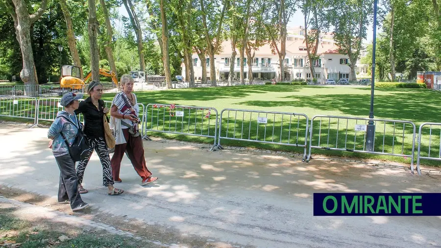 Intervenção no Mouchão Parque em Tomar suscita polémica e leva município a dar esclarecimentos Intervenção no Mouchão Parque em Tomar suscita polémica e leva município a dar esclarecimentos