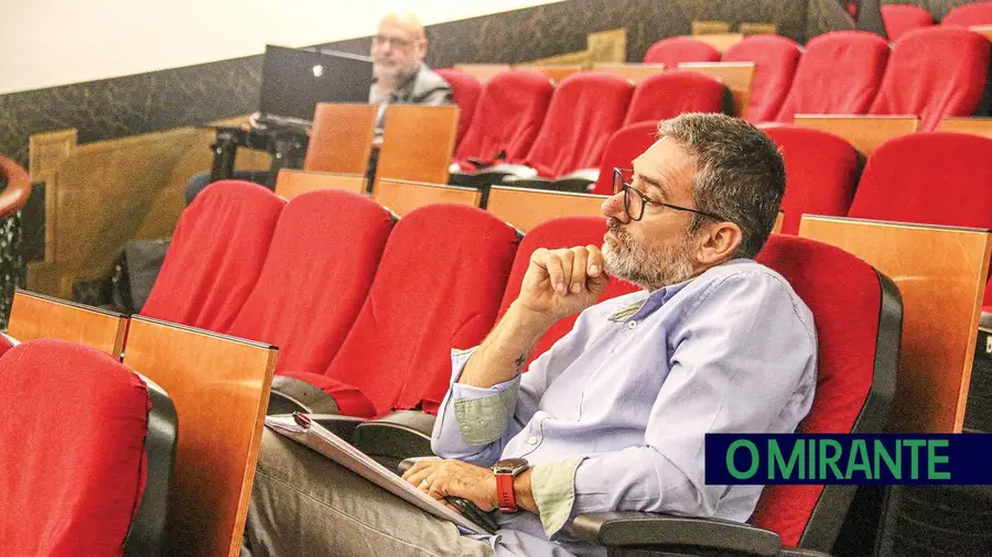 Banco compromete-se a concluir urbanização inacabada em Alenquer