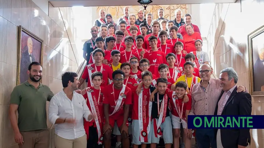 Atletas da Casa do Benfica da Golegã recebidos nos paços do concelho Atletas da Casa do Benfica da Golegã recebidos nos paços do concelho