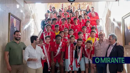 Atletas da Casa do Benfica da Golegã recebidos nos paços do concelho