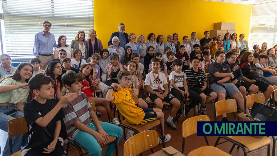 Alunos das escolas Aristides de Sousa Mendes e da básica do Bom Sucesso em Alverca foram quem mais recolheu embalagens para reciclagem - FOTO CMVFX Alunos das escolas Aristides de Sousa Mendes e da básica do Bom Sucesso em Alverca foram quem mais recolheu embalagens para reciclagem - FOTO CMVFX